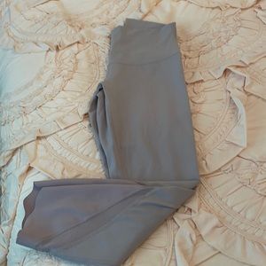 Mauve scallop leggings by Lululemon. Like-new!